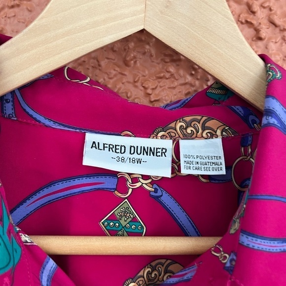 Vintage Women’s Alfred Dunner Blouse-  Horse Watch Chain Print Pink. Size 18W - Picture 4 of 4